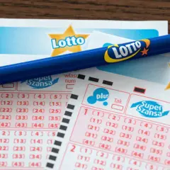 Ołówek i kupony Lotto, gotowe do zaznaczenia liczb. Poznaj multi multi plus zasady i spróbuj swojego szczęścia!