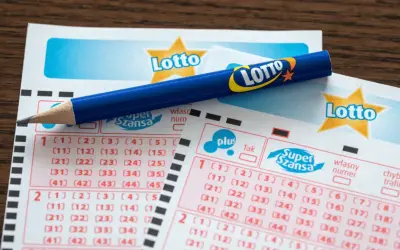 Ołówek i kupony Lotto, gotowe do zaznaczenia liczb. Poznaj multi multi plus zasady i spróbuj swojego szczęścia!