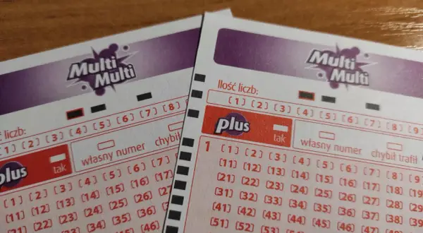 Dwie zdrapki lotto Multi Multi, z zaznaczonymi polami. Szansa na wygraną to multi multi prawdopodobieństwo.