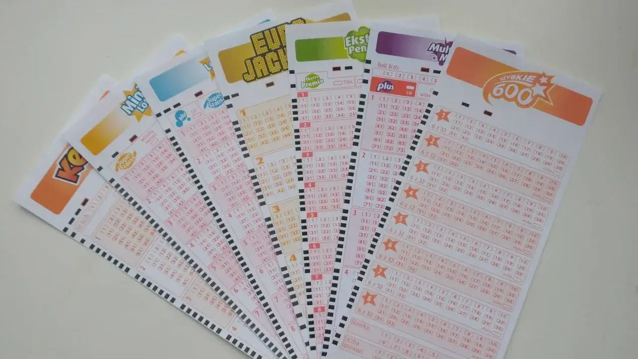 Kupony lotto pokazują, jakimi metodami można zawierać zakłady gier liczbowych, zaznaczając liczby na różnych polach.